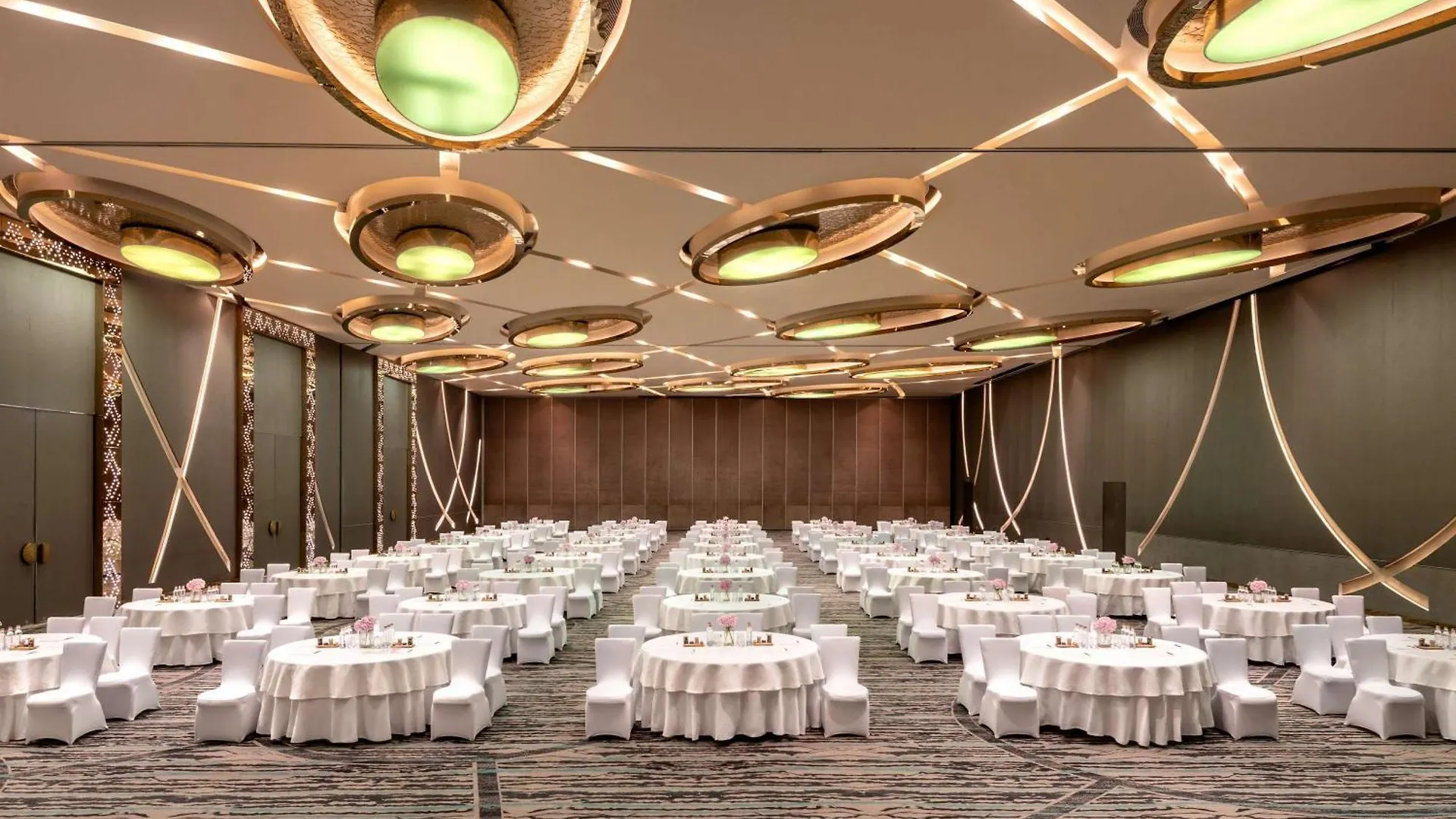 Отель Novotel New Delhi Aerocity