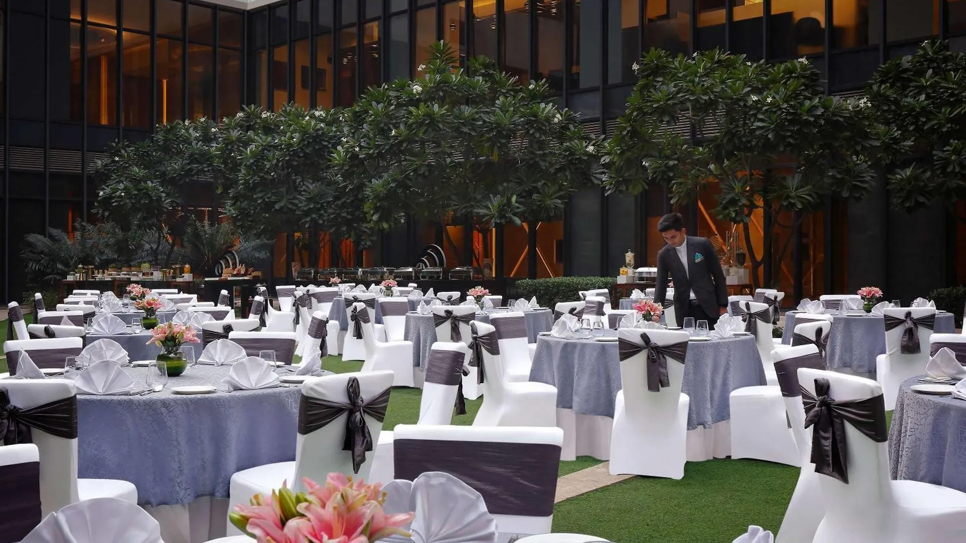 Novotel New Delhi Aerocity 5*,